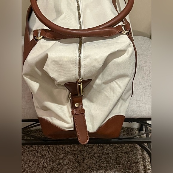 NWOT Badgley Mischka Barbara Tote Weekender Travel Bag White Canvas/Tan Leather - Picture 2 of 14